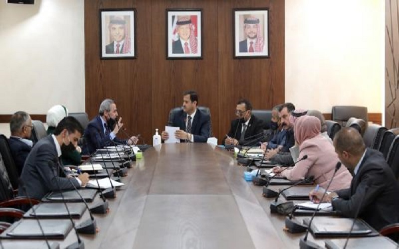 أبو قديس: مباشرة المعلمين المعينين خلال