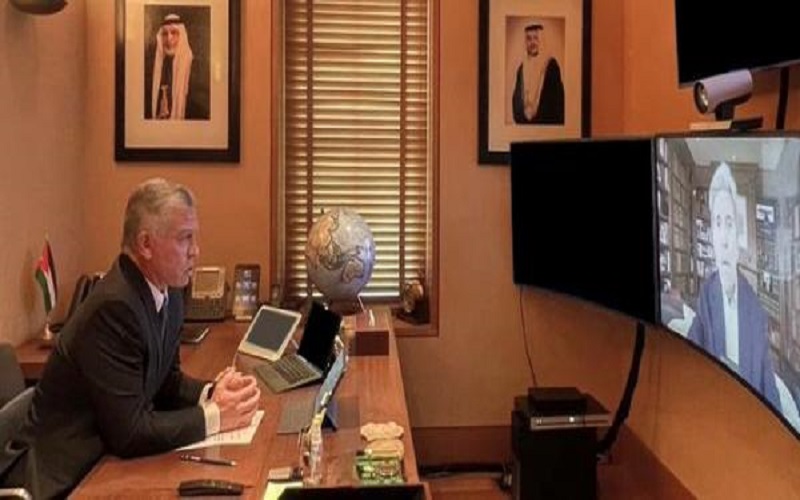 الملك يجتمع مع مبعوث الرئيس الأمريكي