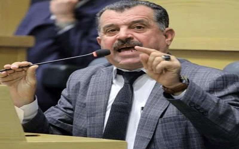 نائب للخصاونة: ارى في عينيك وصفي