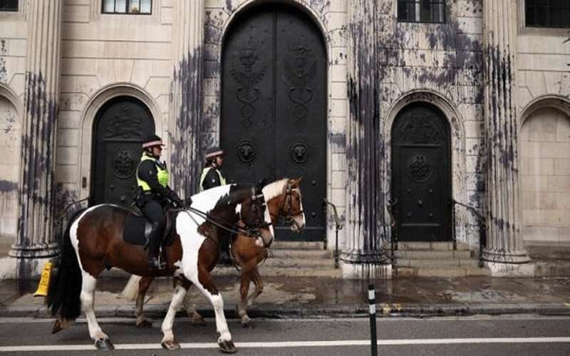 وسائل إعلام بريطانية: مجهولان يهاجمان حاخاما