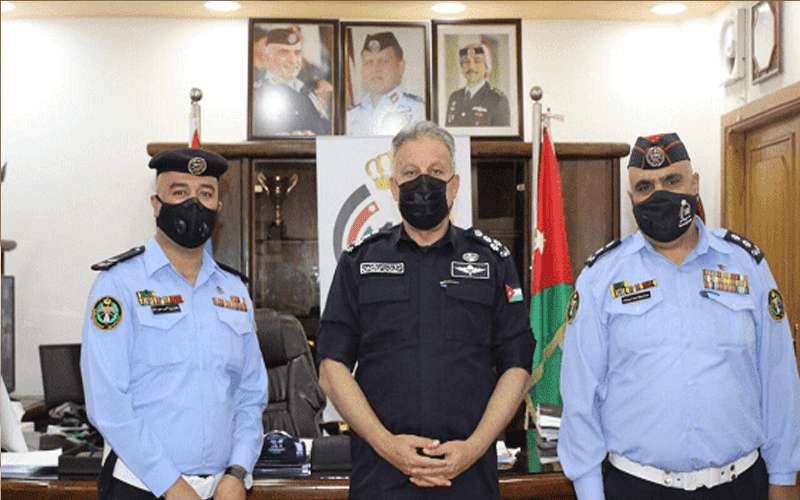 تكريم شرطي سير ضبط منفذ جريمة