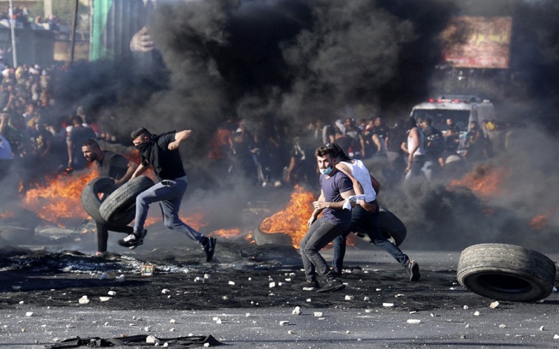 استشهاد فلسطينيين اثنين في الخليل وأم