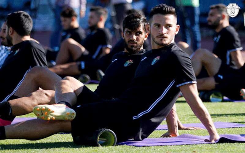 المنتخب يبدأ تدريباته في دبي