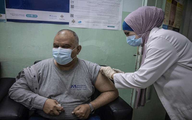 6600 لاجئ تلقوا لقاح كورونا في