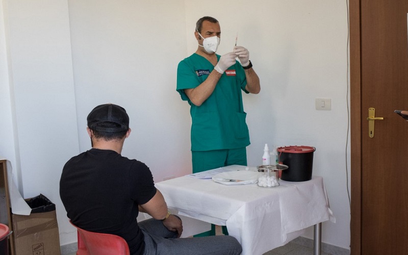 إيطاليا تتجاوز 30 مليون جرعة لقاح