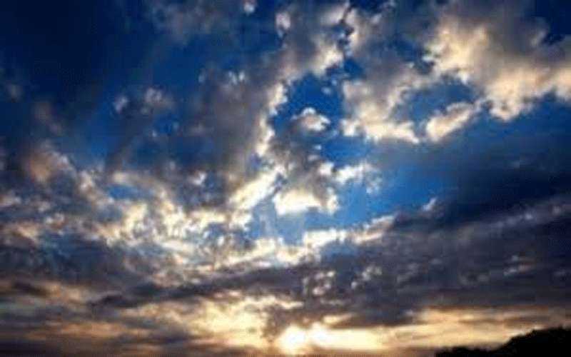 فرصة ضعيفة لزخات أمطار الإثنين