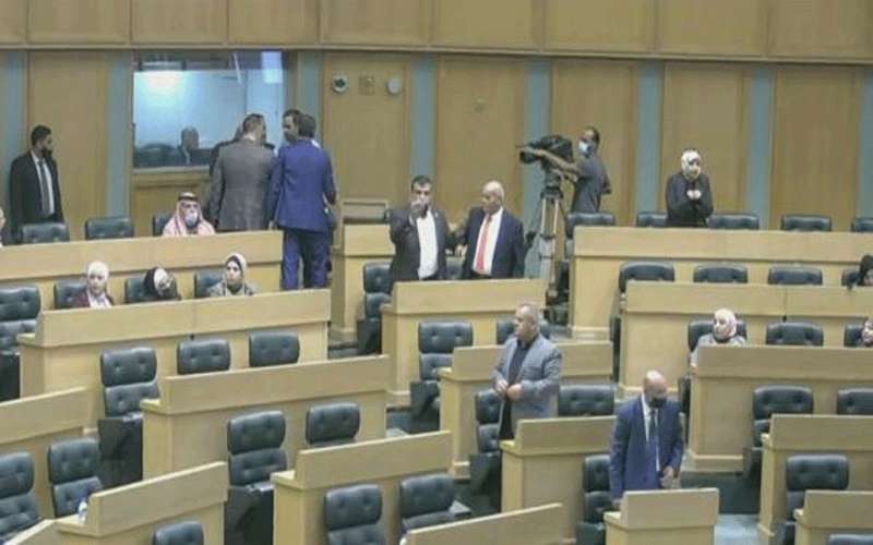 مشادات كلامية تحت القبة ونواب يحولون