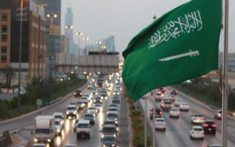 السعودية تمدد صلاحية الإقامة وتأشيرة الخروج