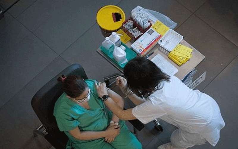 كندا بالمرتبة الثالثة بتطعيم مواطنيها