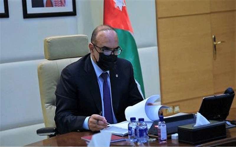 الخصاونة يبحث توسيع الشراكة مع البنك