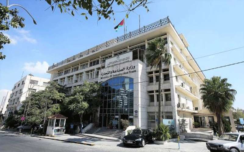 الصناعة والتجارة: استقبال المراجعين من الثامنة