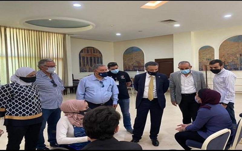 وزير السياحة يتفقد مركز تطعيم كورونا