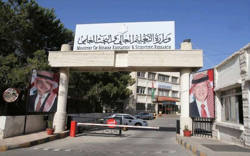 تطعيم 15% من الكوادر العاملة في