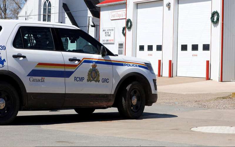 مقتل شخص وإصابة 4 آخرين بإطلاق