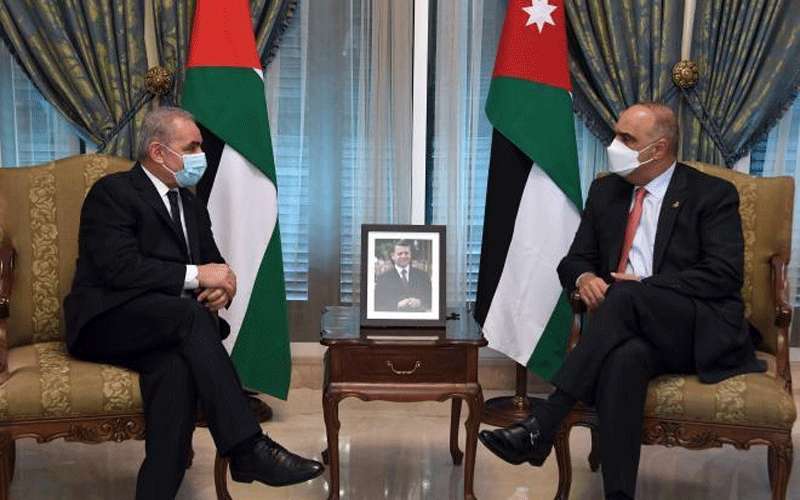 الخصاونة يلتقي رئيس الوزراء الفلسطيني