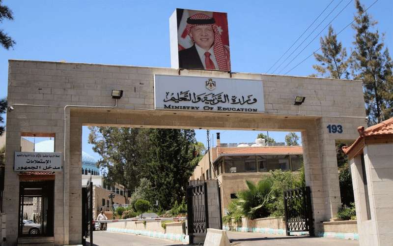 التربية تمدد فترة التقدم للنقل الخارجي