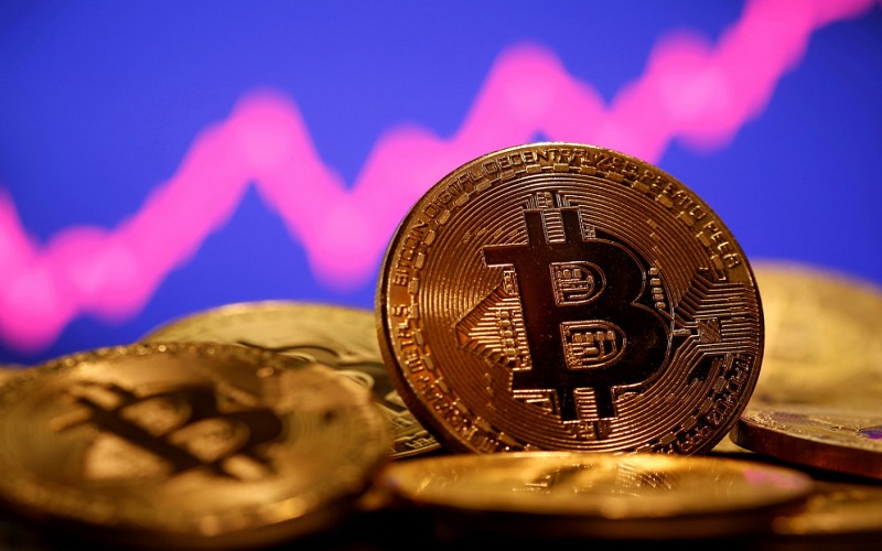 ضربات متتالية تلقتها العملة الرقمية بتكوين