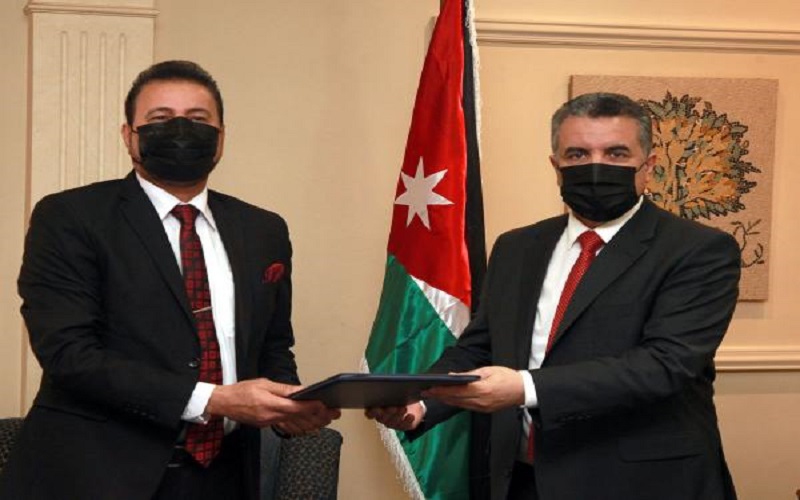 الخارجية تتسلم نسخة من أوراق اعتماد