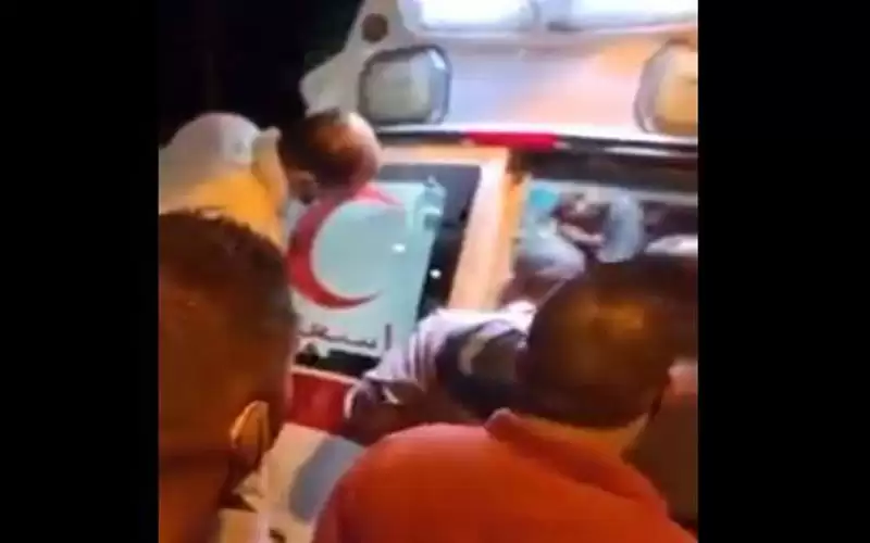 تحقيق باحتمالية نقص أكسجين بسيارة إسعاف