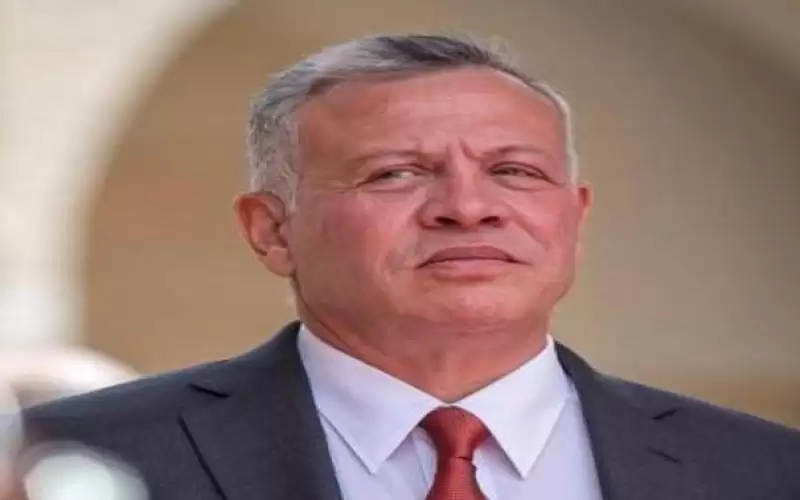 الملك يلتقي شخصيات سياسية