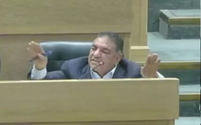 فواز الزعبي: اجانا ببنطلون مشلخ وطلع