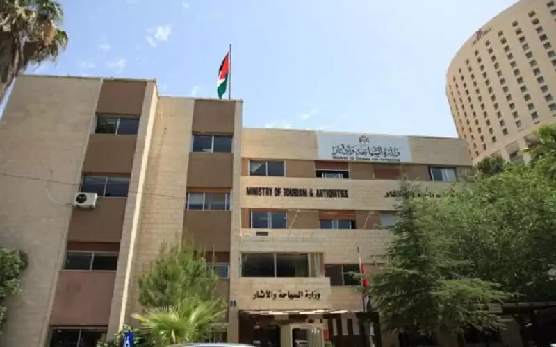 تمديد مهلة ترخيص المهن السياحية لنهاية