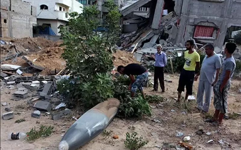 استشهاد طفل أصيب بانفجار جسم خلفه