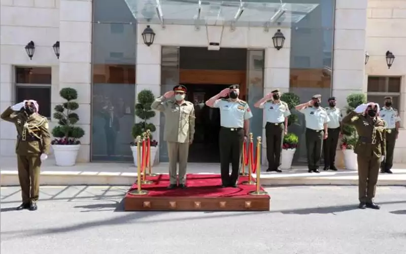 الحنيطي يستقبل نظيره الباكستاني ويتابع تمرينا