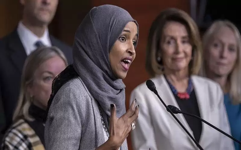 بيلوسي ترفض اتخاذ إجراءات ضد إلهان