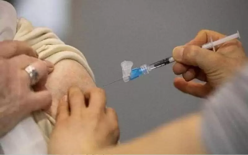 ولاية باكستانية تهدد رافضي لقاح كورونا