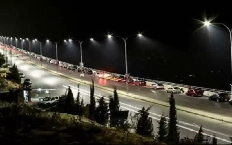 حملة لإزالة الأكشاك من شارع طريق