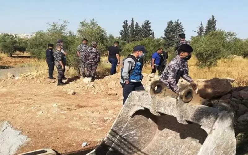 الامن يتعامل مع قنابل قديمة في