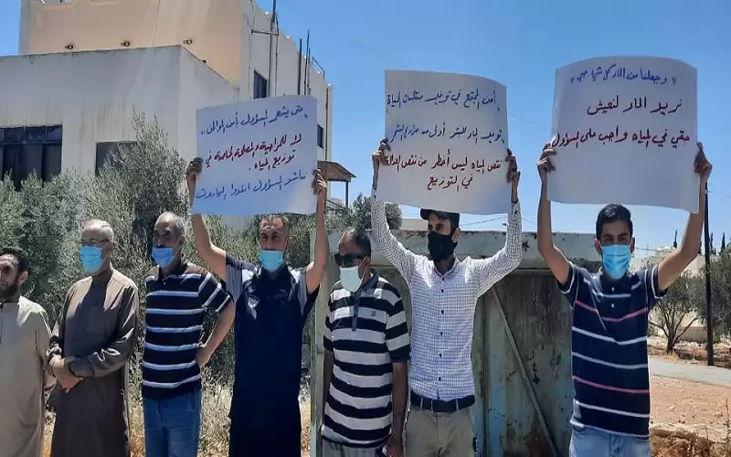 وقفة احتجاجية امام خزان مياه القصر