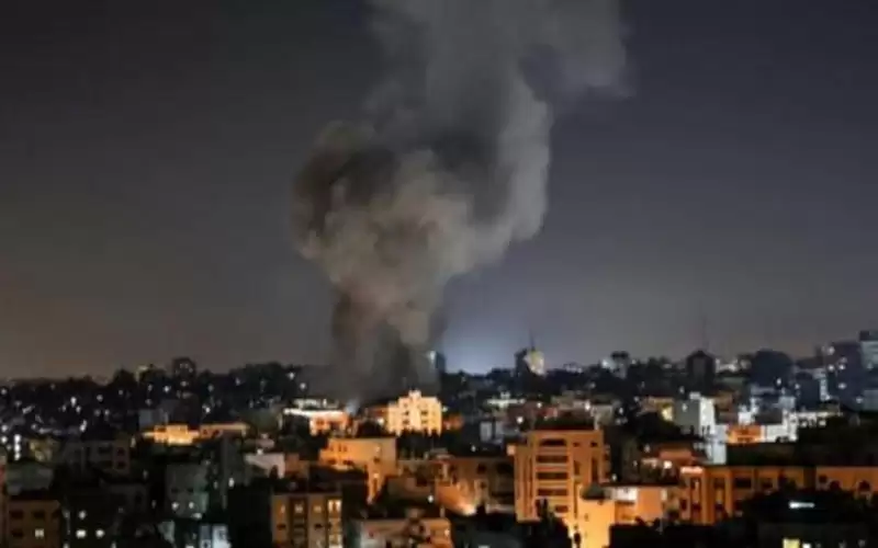 طائرات الاحتلال تقصف موقعين للمقاومة في