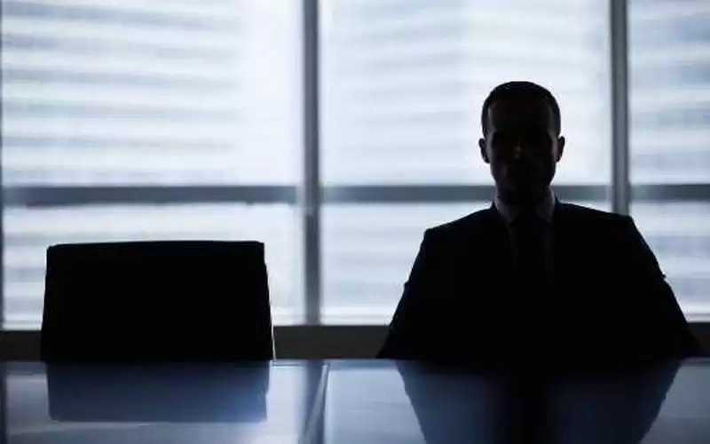 نفي تعيين وزير سابق مستشارا بـ4