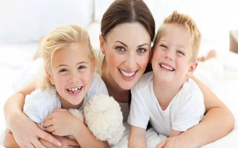 حقيقة صادمة.. عدد أطفالك يطيل عمرك