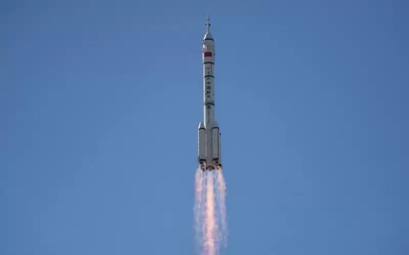 إقلاع أول رحلة مأهولة إلى المحطة