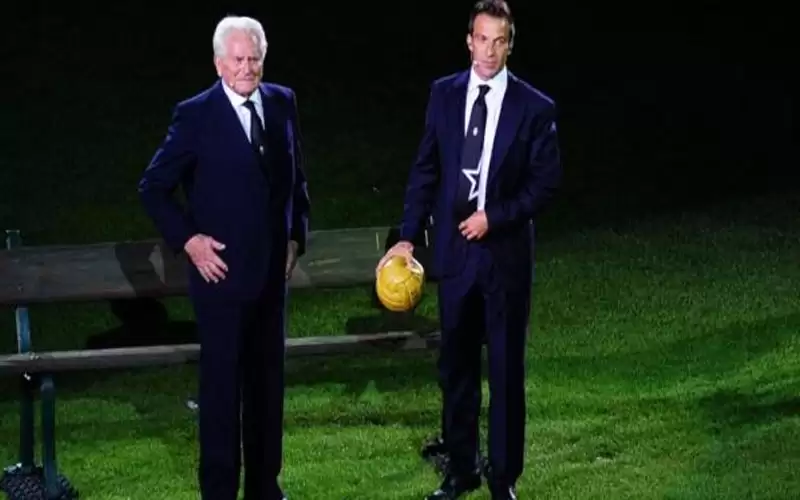 وفاة أسطورة يوفنتوس ورئيسه الفخري عن