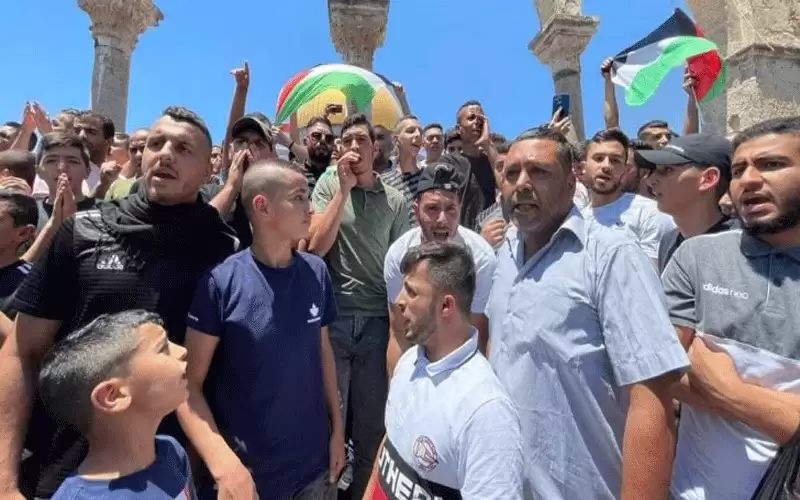 الاحتلال الصهيوني يقتحم الأقصى .. وإصابات