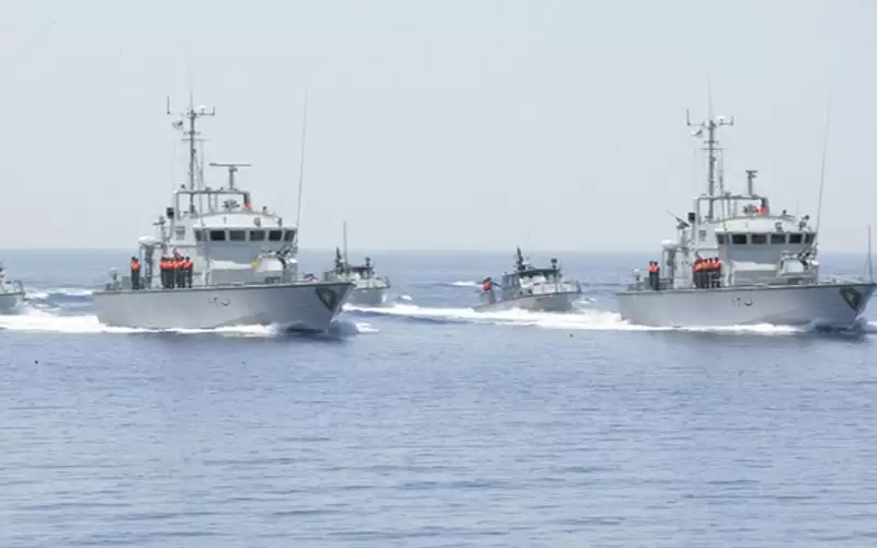 الزوارق الملكية تنقذ مواطنين في العقبة