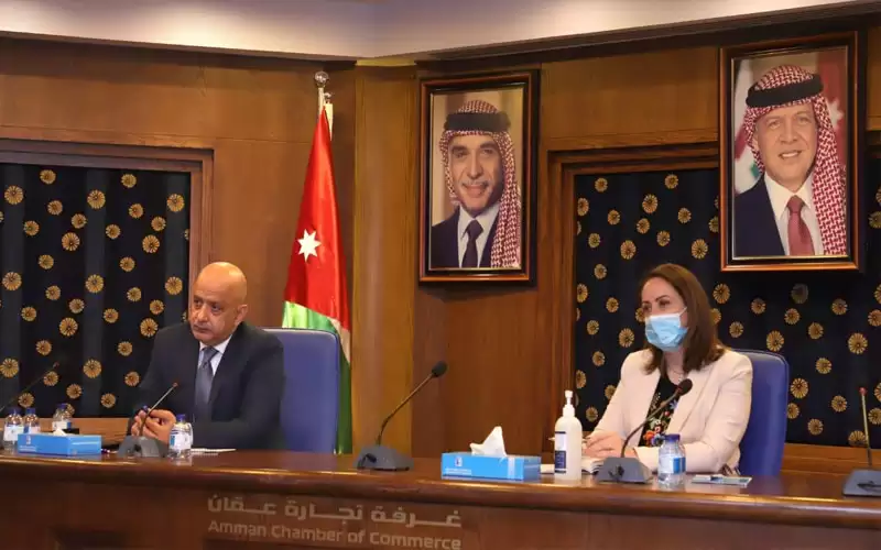 وزيرة الصناعة والتجارة تلتقي نقابة تجار