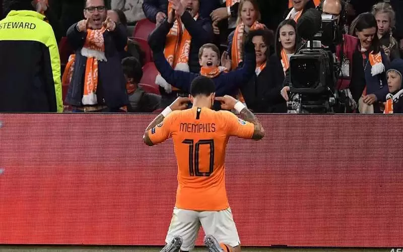 لماذا يرفض مهاجم برشلونة الجديد كتابة