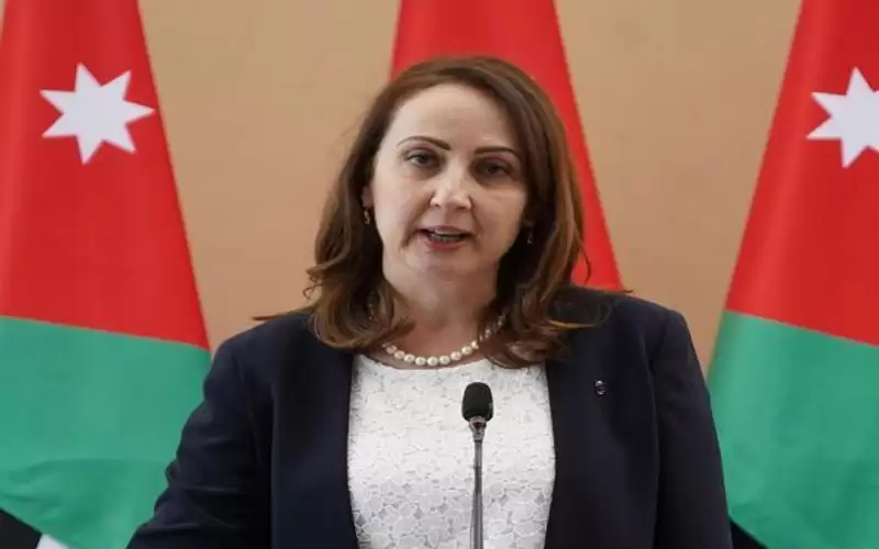 قرار بمنع تصدير واعادة تصدير سلع