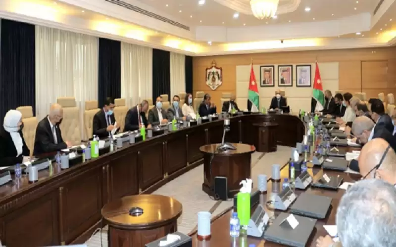 الخصاونة: ماضون بمشروع الربط السككي من