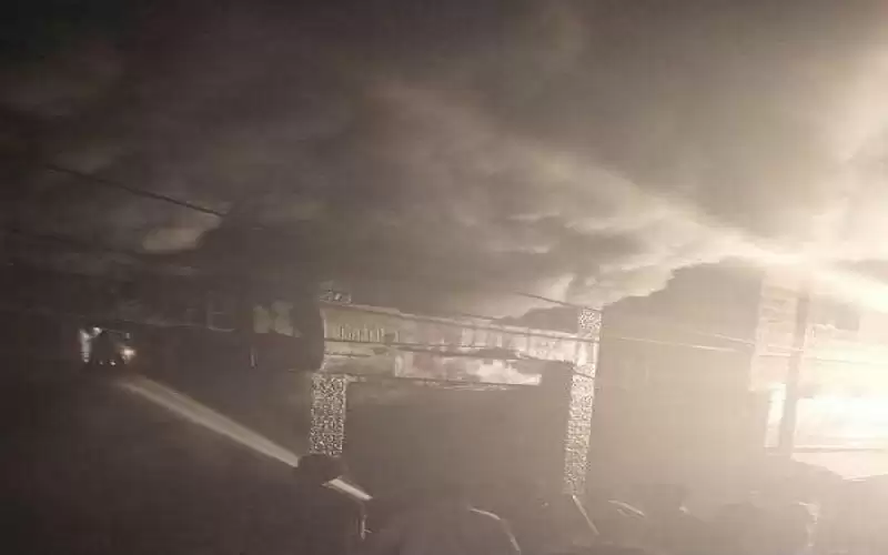 5 اصابات بحريق أكثر من محل