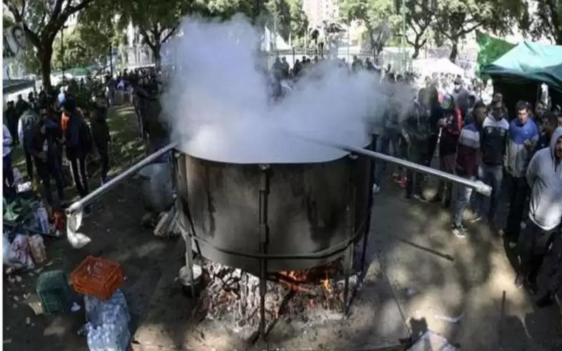 وفاة طباخ عراقي سقط في قدر