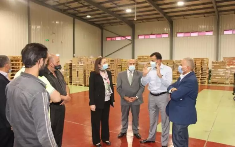 وزيرة الصناعة والتجارة تتفقد صوامع ومبردات