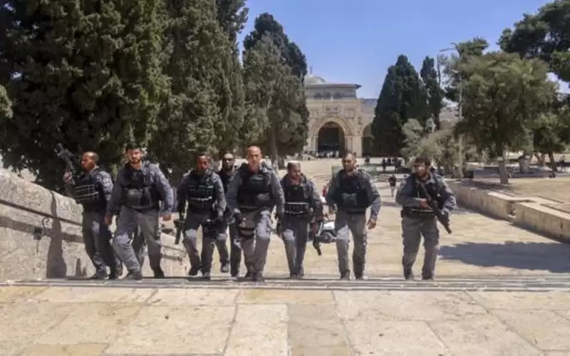 اعتقال موظف بدائرة شؤون الأقصى في