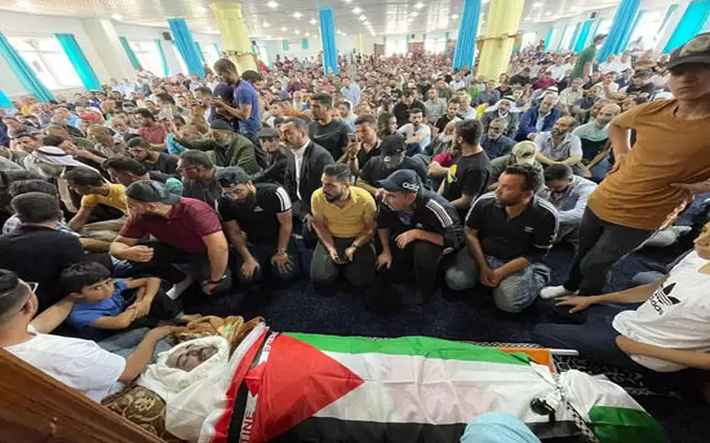 تشييع جثمان نزار بنات بالخليل