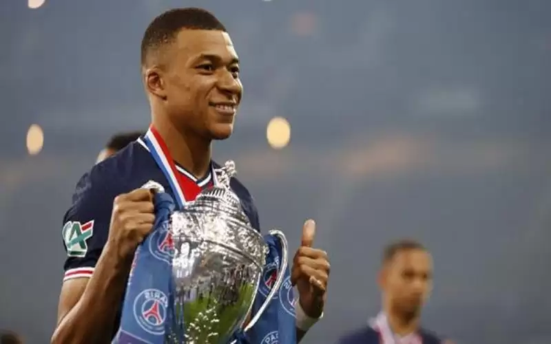 كشف تفاصيل عرض ريال مدريد للتعاقد